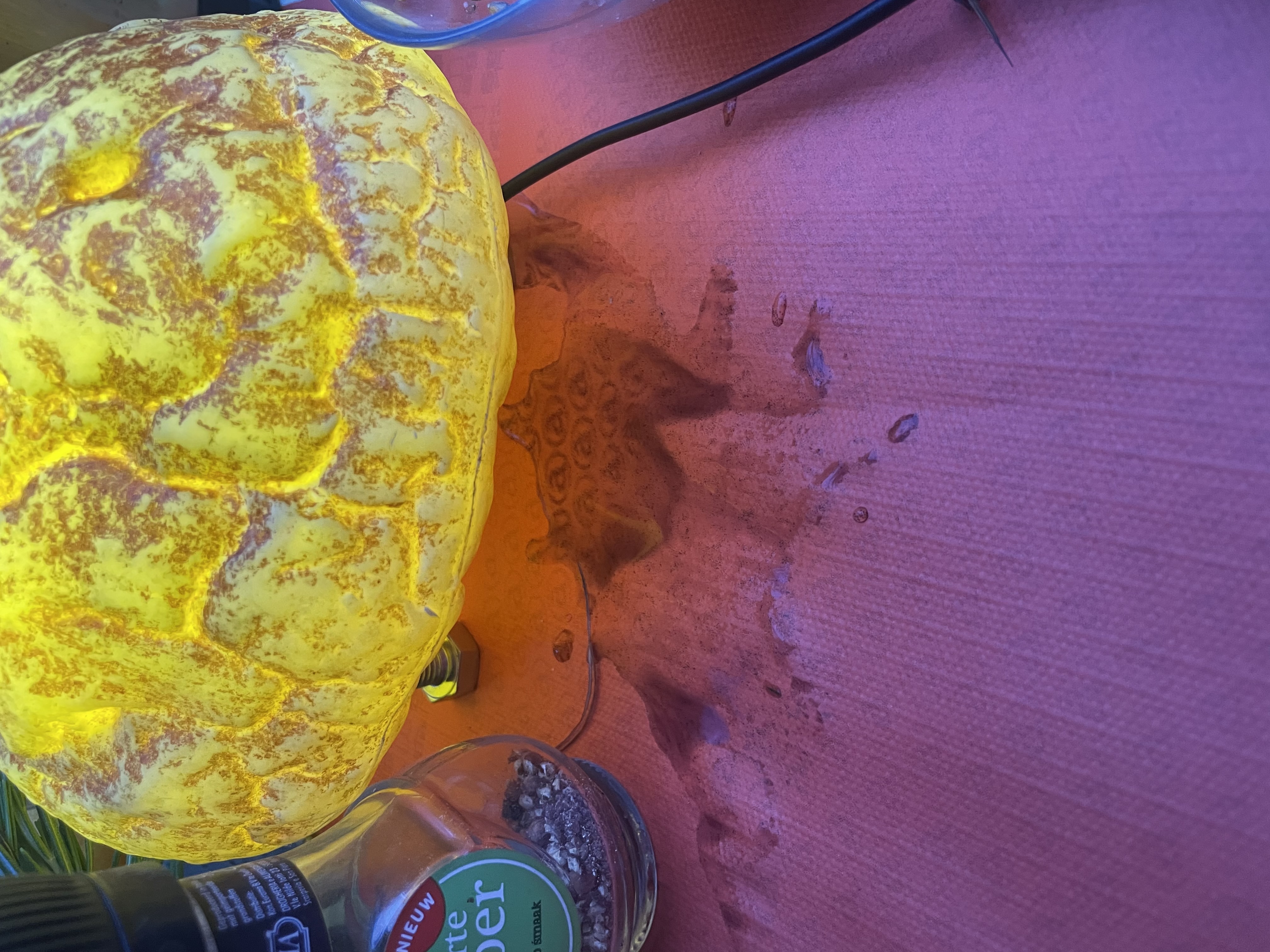 heterogeneously sized cutlery