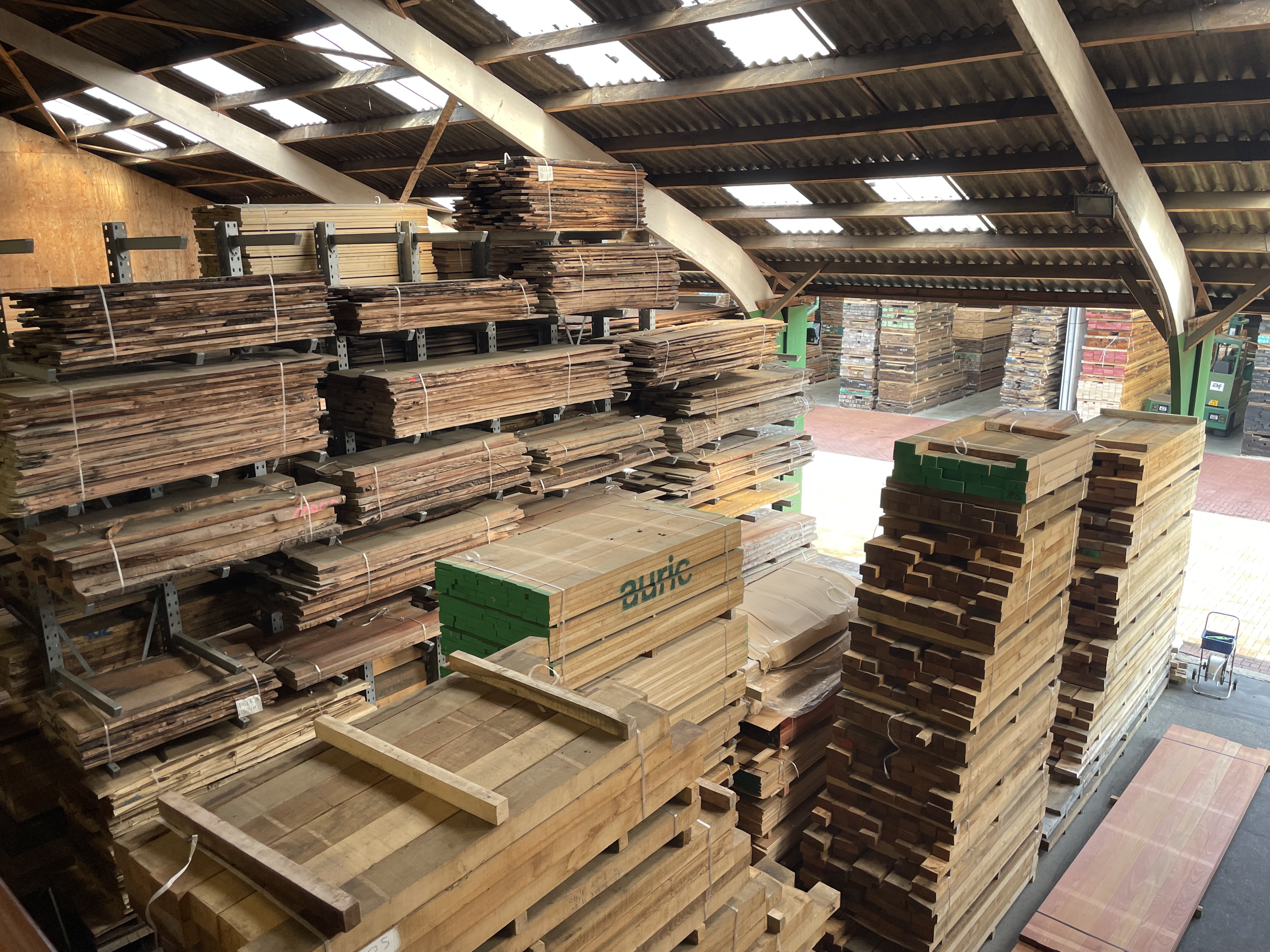 heterogeneously sized cutlery